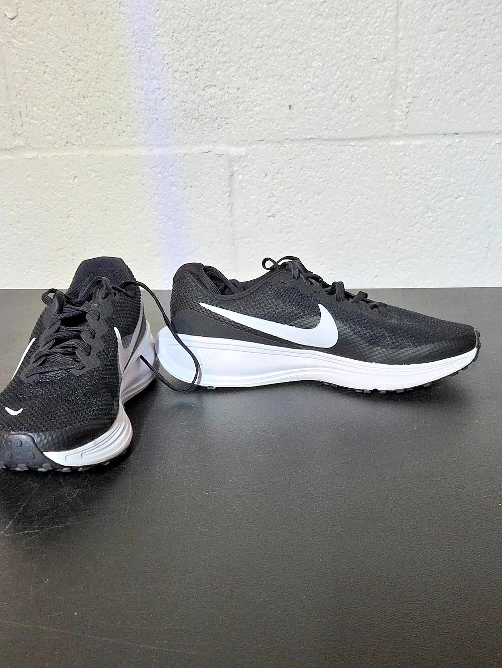 Nike Downshifter 12 Women's Athletic Shoes Black & White US 8.5